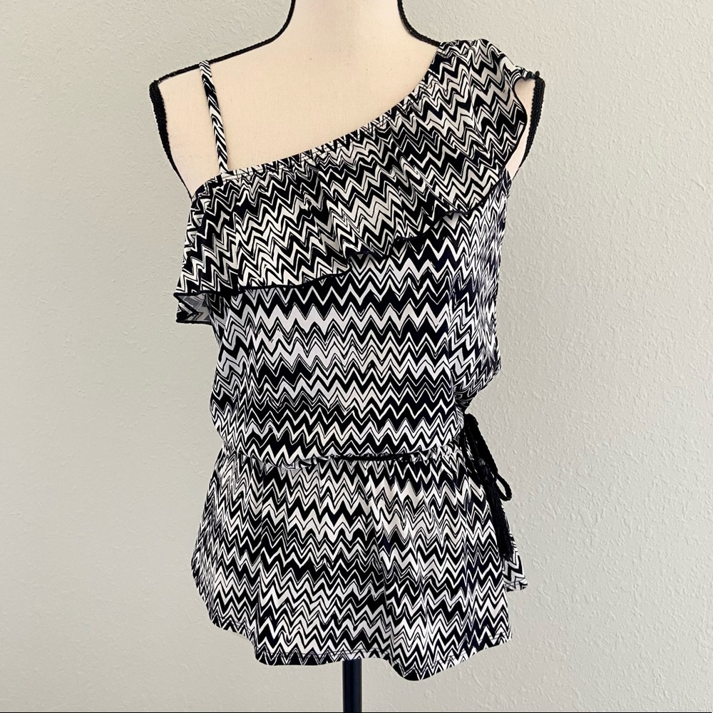 IZ Buyer Off Shoulder Ruffle Tassel Tank Top Small